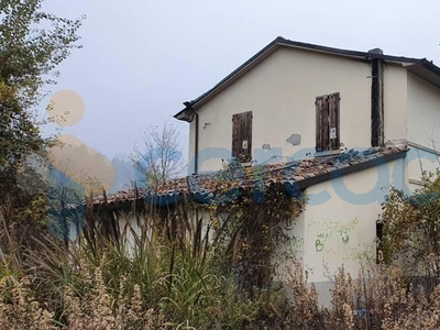 Casa singola da ristrutturare in vendita a Predappio