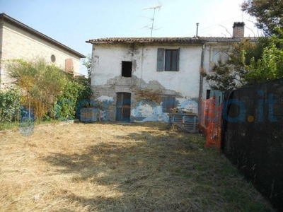 Casa singola da ristrutturare in vendita a Soragna