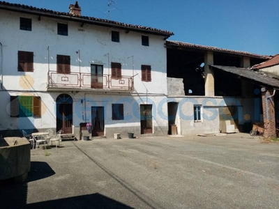 Casa singola da ristrutturare, in vendita in Via Bertazzi, Villanova Monferrato