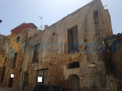 Casa singola da ristrutturare, in vendita in Via Lauria, Naro