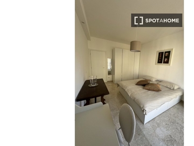 Intero appartamento con 4 camere da letto in affitto a Milano