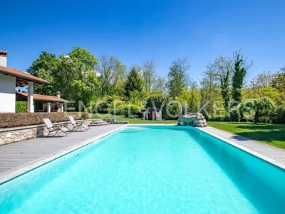 Prestigiosa villa di 305 mq in vendita, Via Camillo Benso di Cavour, Ameno, Novara, Piemonte
