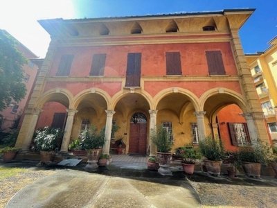 Appartamento di lusso di 370 m² in vendita Viale Antonio Aldini, 134, Bologna, Emilia-Romagna
