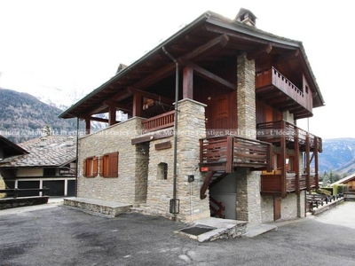 Prestigioso appartamento in vendita Strada della Vittoria, Courmayeur, Valle d’Aosta