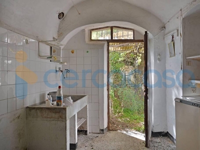Rustico casale da ristrutturare, in vendita in Via Ardoino Dr., Villa Faraldi