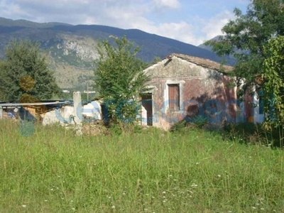 Rustico casale da ristrutturare, in vendita in Via Scessa, Roccasecca