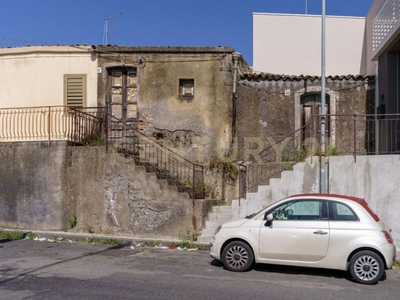 rustico / casale in vendita a Aci Sant'Antonio