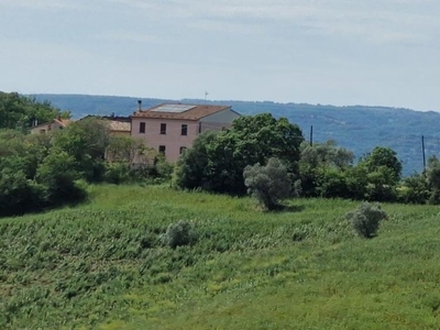 rustico / casale in vendita a Lugnano in Teverina