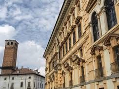 Stabile / Palazzo in Vendita in Via Scalabrini a Piacenza