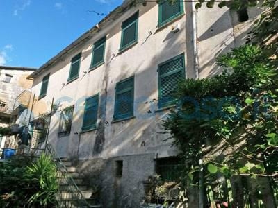 Villa a schiera da ristrutturare in vendita a San Colombano Certenoli