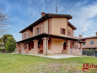 Villa Bifamiliare con giardino a Castelvetro di Modena