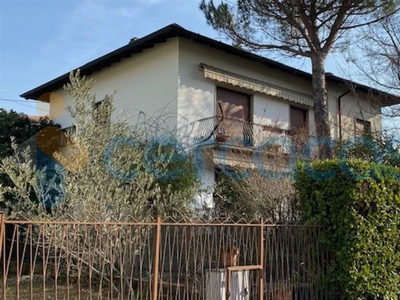 Villa da ristrutturare, in vendita in Via Zuccala Locatelli, Bergamo