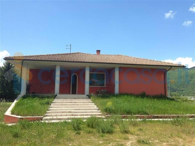 Villa in vendita a Magliano De' Marsi