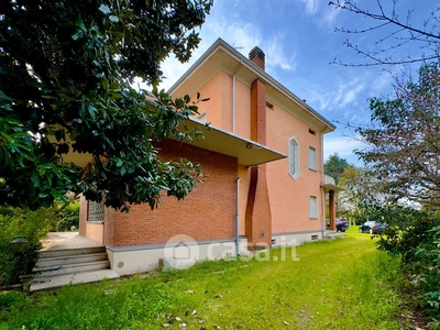 Villa in Vendita in Strada Dosso del Corso a Mantova