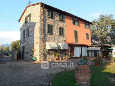 Villa in Vendita in Via Carlo Piaggia a Lucca
