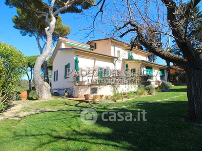 Villa in Vendita in Via di Montenero a Livorno