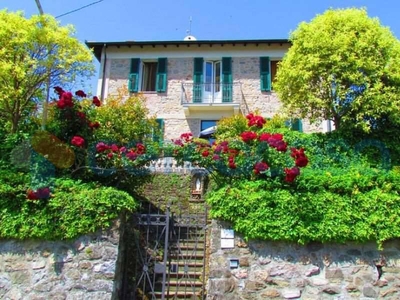Villa in vendita in Vigneta, Casola In Lunigiana