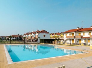Appartamento a Rosolina Mare con terrazza, piscina e giardino