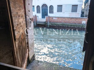 Appartamento in Vendita a Venezia Dorsoduro