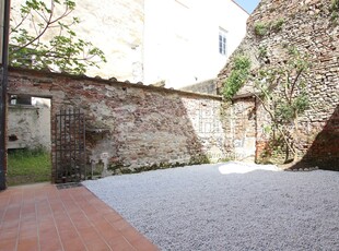 Appartamento - ristrutturato a Centro storico, Lucca
