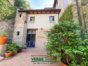 Asolo - ZONA CENTRO VENDESI VILLA CON GIARDINO PRIVATO