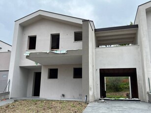 Casa Bi - Trifamiliare in Vendita a Baone Baone - Centro