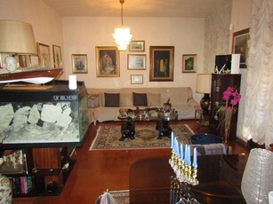 Casa Bi - Trifamiliare in Vendita a Carrara Via Casola,