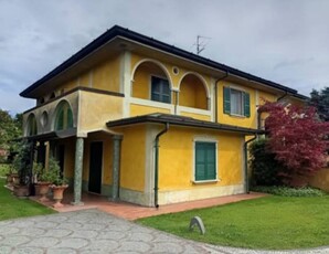 Casa Bi - Trifamiliare in Vendita a Offlaga