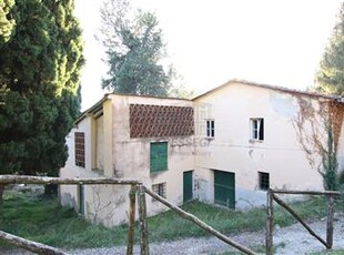 Casa colonica - da ristrutturare a Nord, Lucca