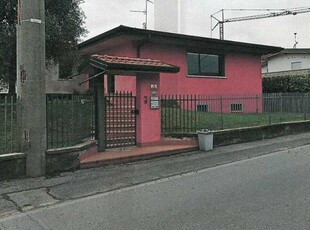 Casa indipendente in Vendita a Presezzo