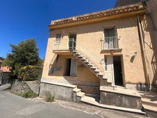 Casa Indipendente in Vendita ad Barcellona Pozzo di Gotto - 125000 Euro