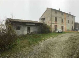 edificio-stabile-palazzo in Vendita ad Alta Val Tidone - 6433425 Euro