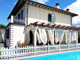 Esclusiva villa di 200 mq in affitto Via F. Donati, Forte dei Marmi, Lucca, Toscana