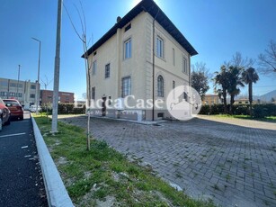 Locale comm.le/Fondo in vendita a Sant'Anna - Lucca