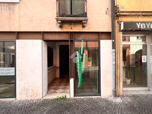Negozio in affitto a Castelfranco Veneto
