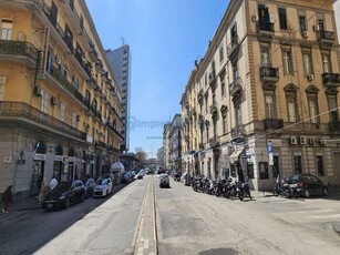 Negozio in Vendita a Napoli Vasto