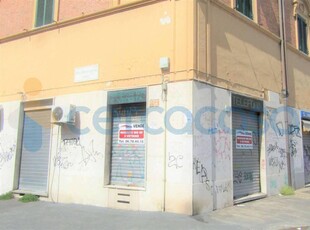 Negozio in vendita in Piazza Camillo Re, Roma