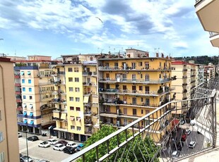 Quadrilocale in affitto a Napoli