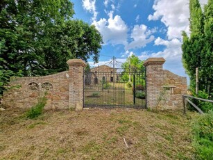 Rustico in Vendita a Urbino Monteolivo