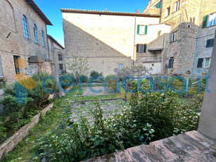 Trilocale in centro con giardino