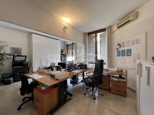 Ufficio in Vendita a Como Città Murata Lungolago Centro