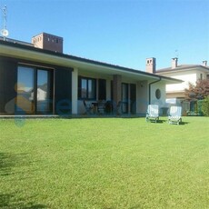 Villa in ottime condizioni, in vendita in Via Dei Fiori, Sant'angelo Lodigiano