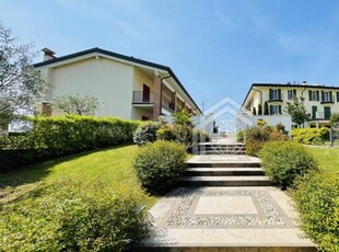 Villa in Vendita a Desenzano del Garda Rivoltella del Garda