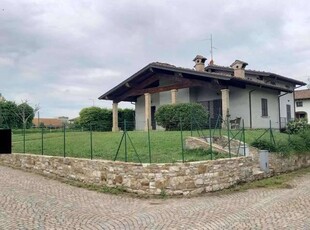 Villa in Vendita a Gazzola
