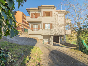 Villa/Indipendente in vendita a Montefiascone