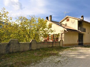Villa unifamigliare di 328 mq a Montefortino