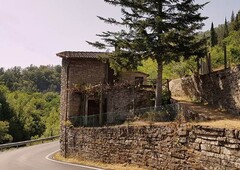 Casa singola da ristrutturare a Marradi