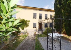 Villa ristrutturata a Capannori