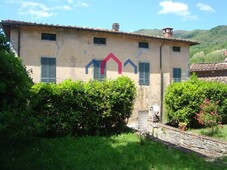 Villino ristrutturato in zona Villa a Roggio a Pescaglia
