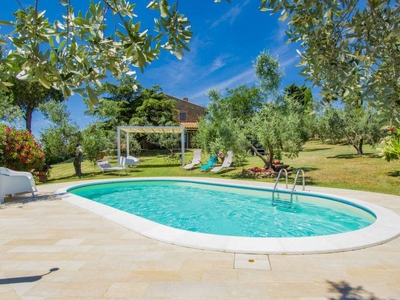 Casale a Capraia E Limite con terrazza, piscina e barbecue